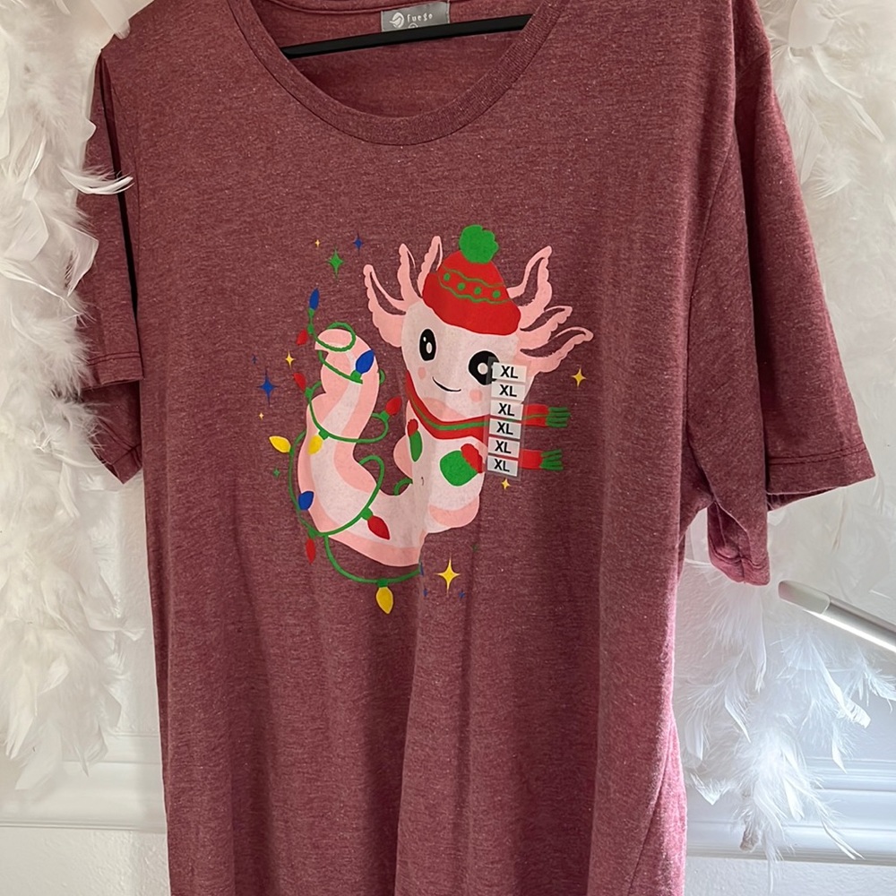 Super cute Fuego Christmas T